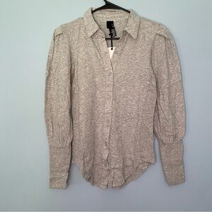 Revolve Bobi Los Angeles Bishop Long Sleeve Button Up Curve Hem Size XS Gray NWT